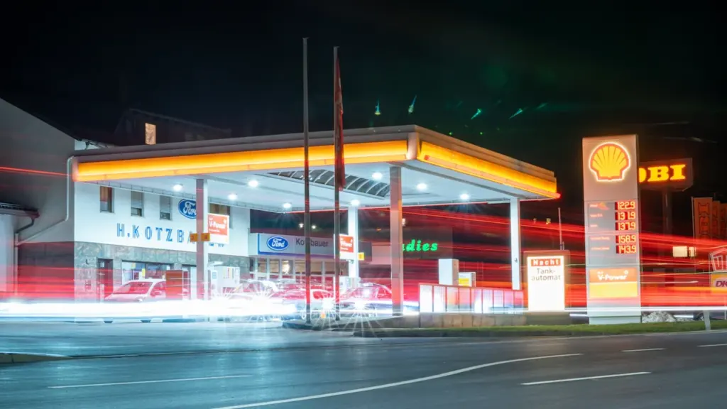 Diesel und Benzin vergleichen: So rechnet sich der Tankstellen-Umweg