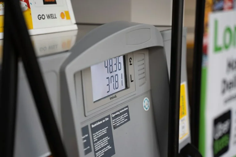 Diesel und Benzin vergleichen: So rechnet sich der Tankstellen-Umweg