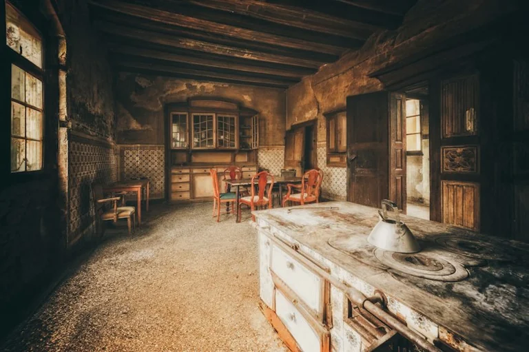 Ein altes Haus im Traum: Erinnerungen und Veränderungen