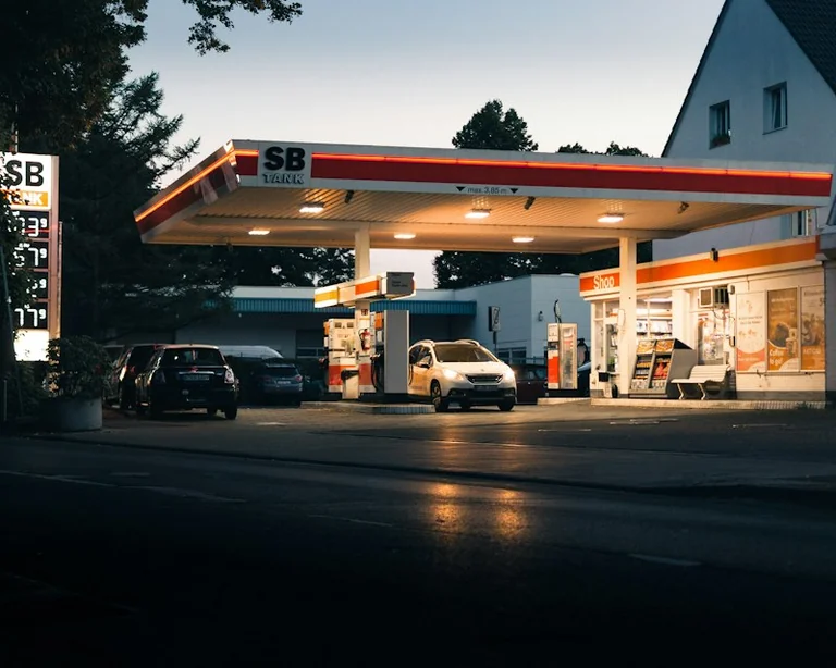 Tanken in Deutschland: Preise vergleichen und Umwege vermeiden