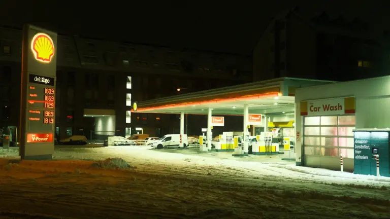 Tanken mit Umweg: Wann sich der günstigere Literpreis lohnt